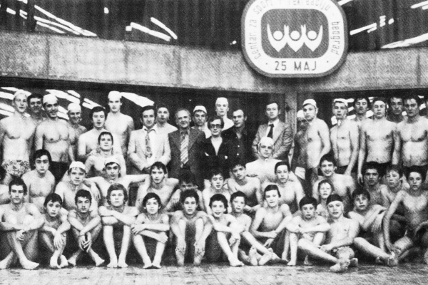 Историјска фотографија ПК Црвена звезда - пливачи и тренери из прошлости
